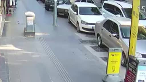 Doğum günü pastasını alır almaz kurşun yağmuruna tutuldu... O anlar kamerada
