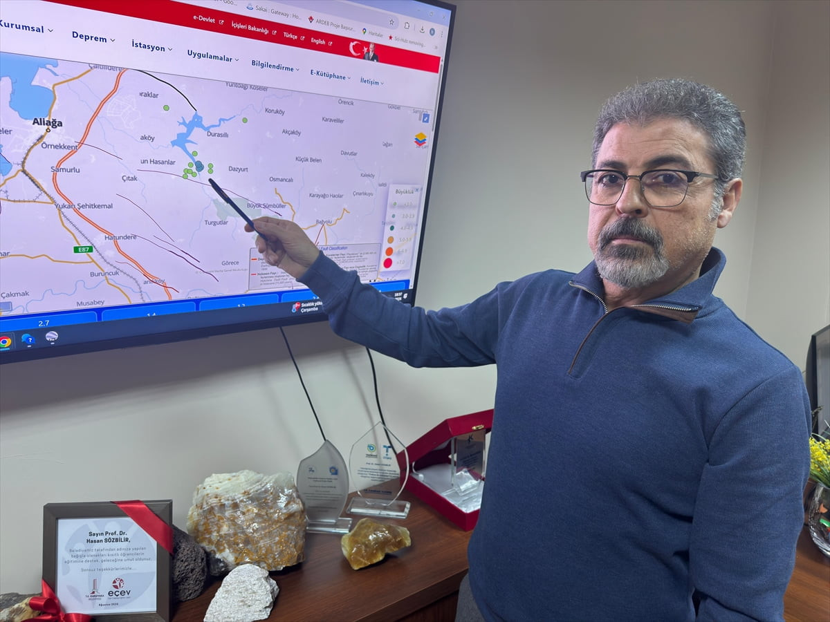 Dokuz Eylül Üniversitesi (DEÜ) Deprem Araştırma ve Uygulama Merkezi Müdürü Prof. Dr. Hasan...