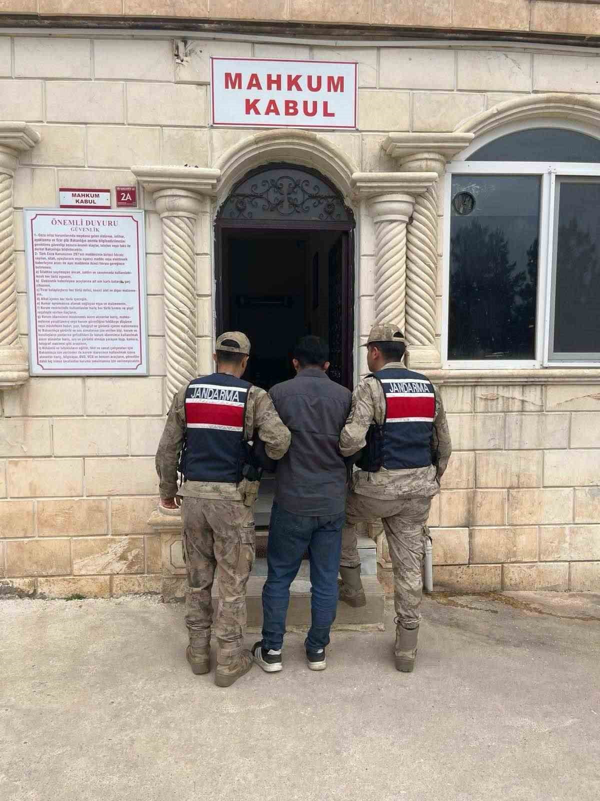 DOLANDIRICILIK SUÇUNDAN ARANAN ŞAHIS YAKALANDI