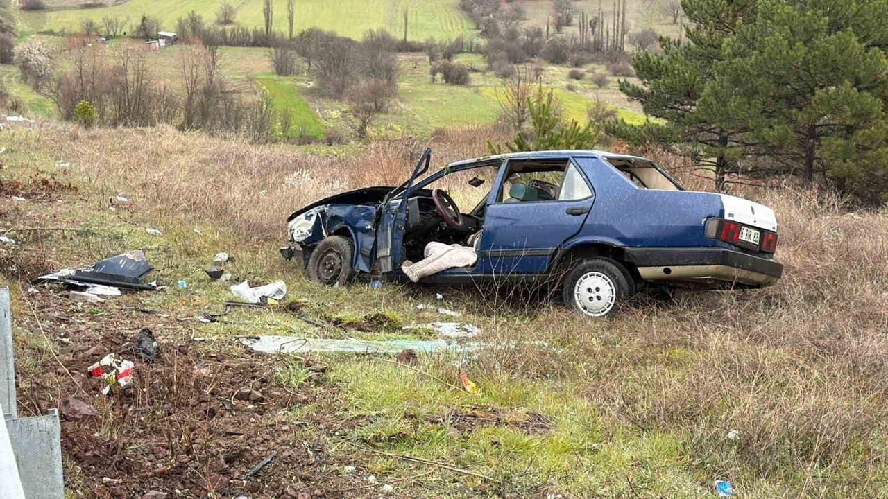 DOMANİÇ-TAVŞANLI KARA YOLUNDA TRAFİK KAZASI: 2 YARALI