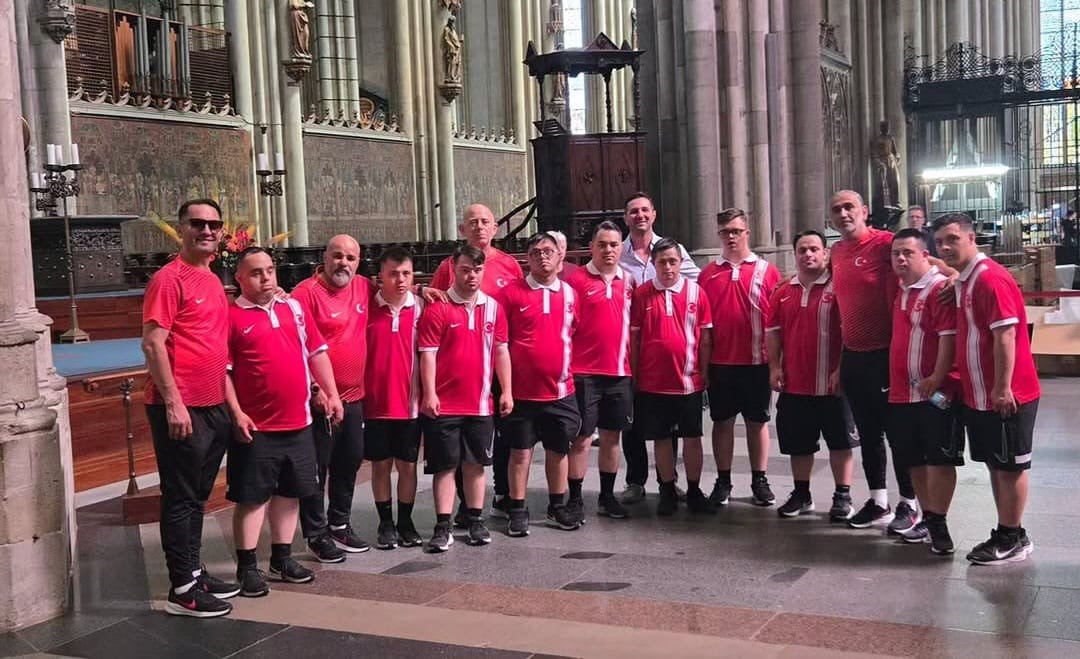 DOWN SENDROMLULAR FUTSAL MİLLİ TAKIMI, KİCK2GETHER AVRUPA KUPASI’NDA GRUBU BİRİNCİSİ OLDU.