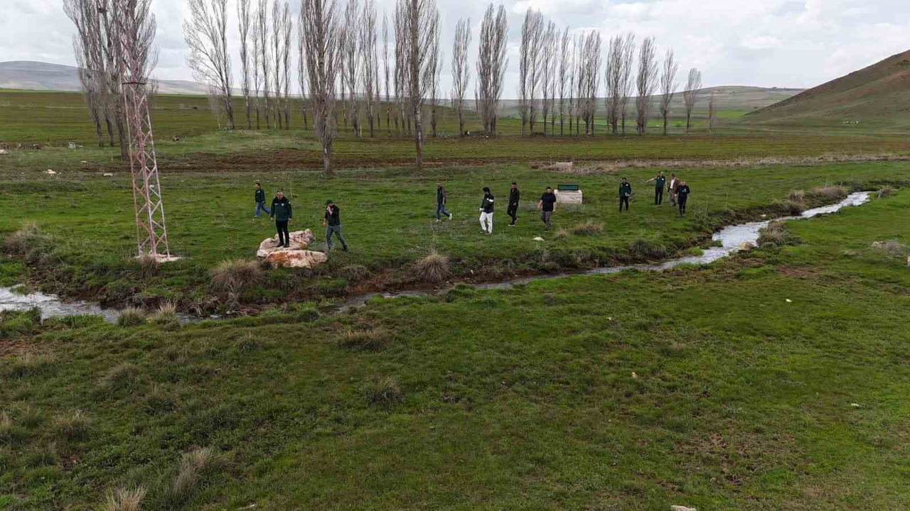 DSİ HEYETİ TOPRAKSU GÖLETİ SULAMASI SAHASINDA İNCELEMELERDE BULUNDU
