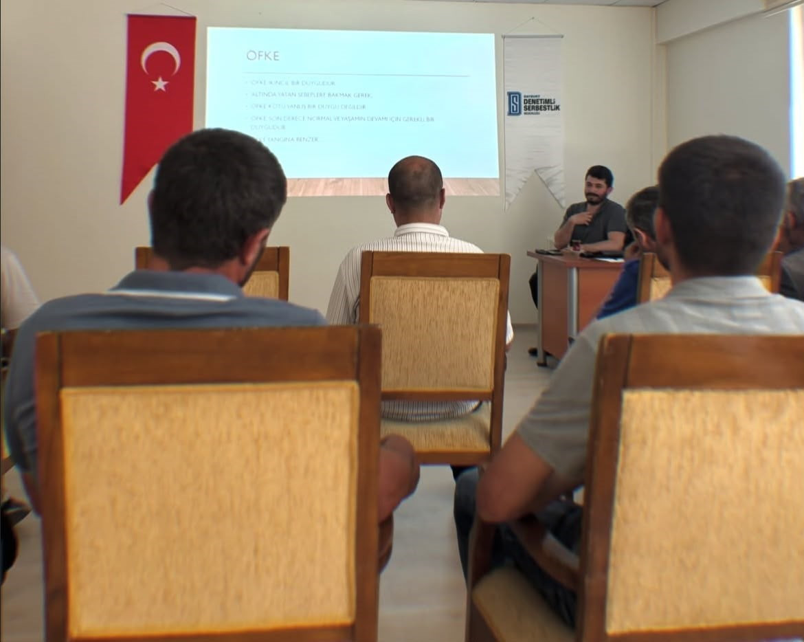 DSM'DE ‘ÖFKE VE ÖFKE İLE BAŞA ÇIKMA’ SEMİNERİ DÜZENLENDİ