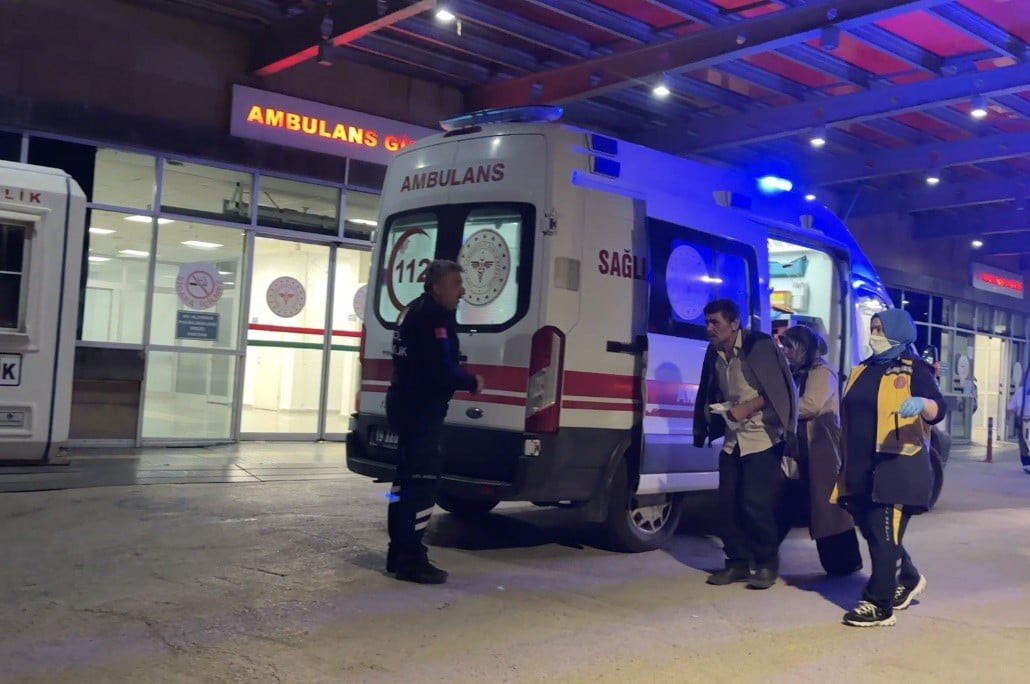 DÜĞÜN SALONUNDA YENİLEN YEMEĞİN ARDINDAN ZEHİLRNME ŞÜPHESİ YAŞAYAN VATANDAŞLAR HASTANEYE MÜRACATTA...