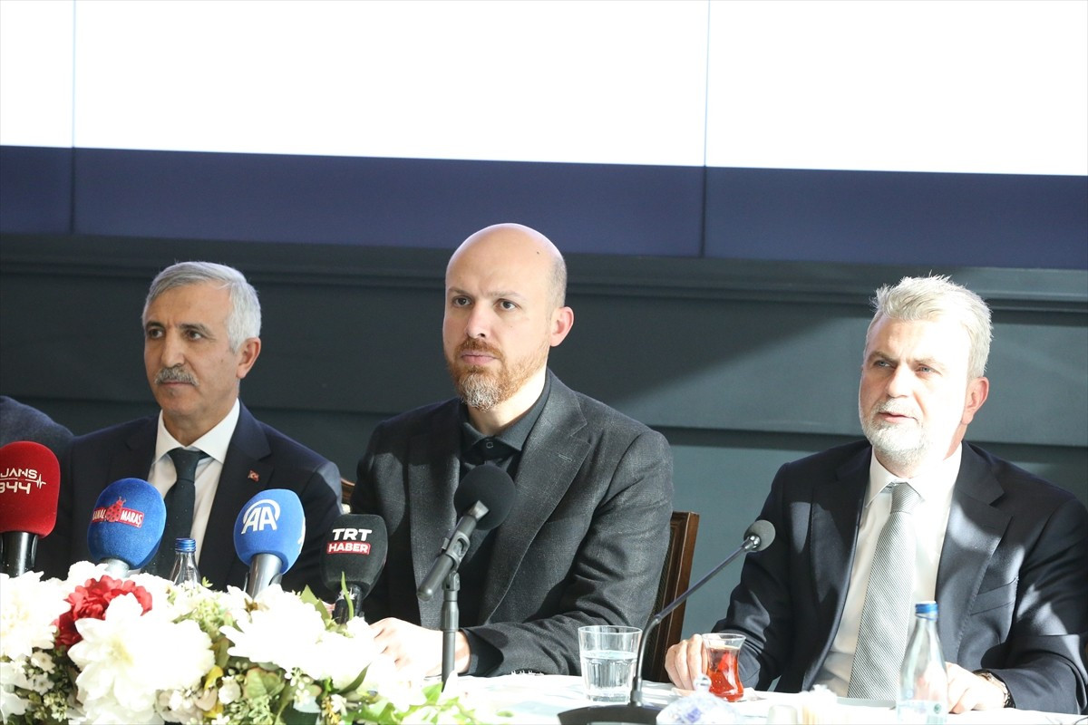 Dünya Etnospor Birliği Başkanı Bilal Erdoğan (ortada), Kahramanmaraş'ta Büyükşehir Belediyesi...