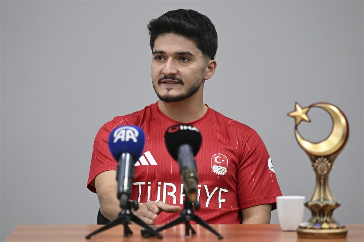 Dünya şampiyonu milli halterci Muhammed Furkan Özbek, öğrencisi olduğu Gazi Üniversitesi Spor...