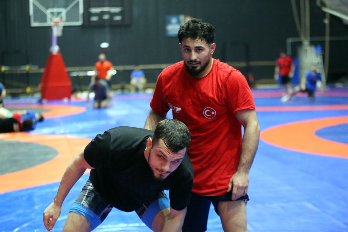 Dünya ve Avrupa şampiyonu babasından etkilenerek güreşe başlayan 23 yaşındaki Muhammed Halit...