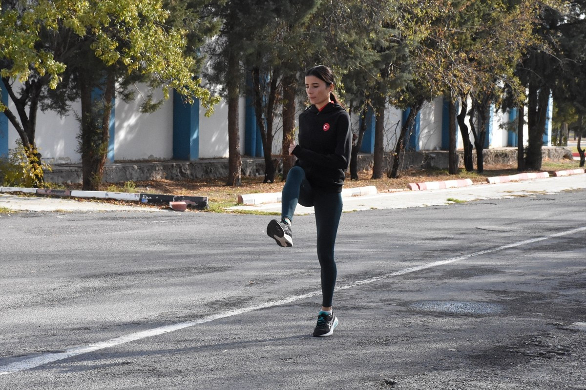 Dünya ve Türkiye şampiyonu milli atlet İnci Kalkan, yeni hedeflerine başarıyla ulaşmak için hız...