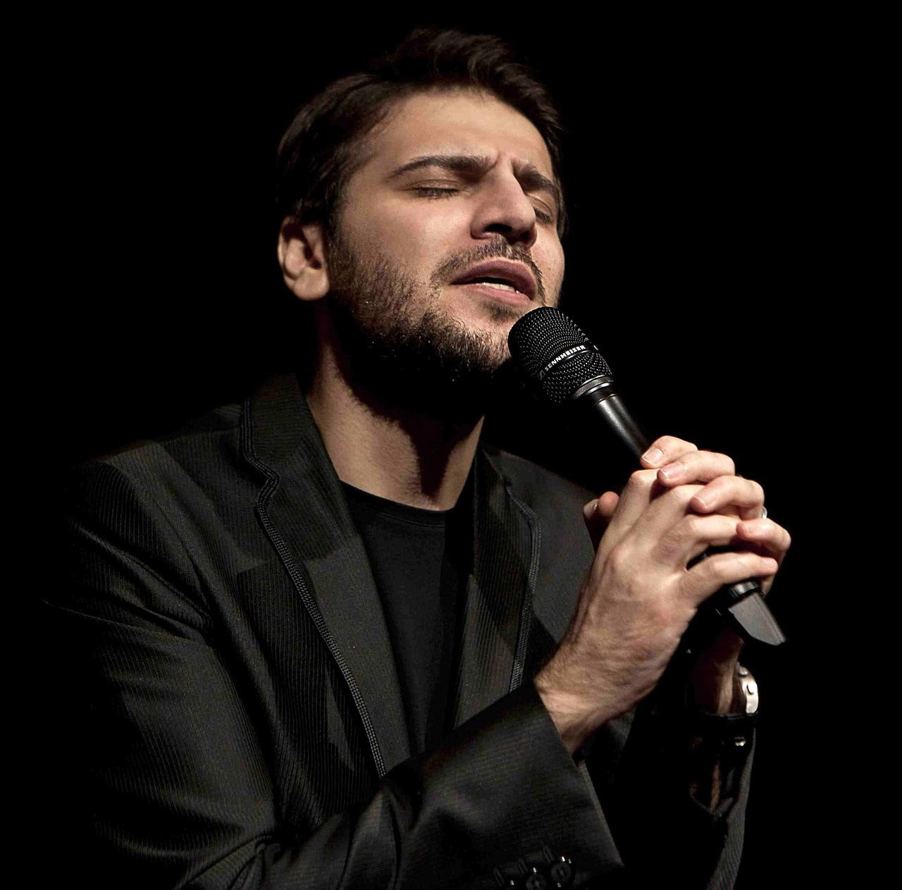DÜNYACA ÜNLÜ BESTECİ VE YORUMCU SAMİ YUSUF, HAZİRAN AYINDA İSTANBUL VE ANKARA'DA VERECEĞİ...