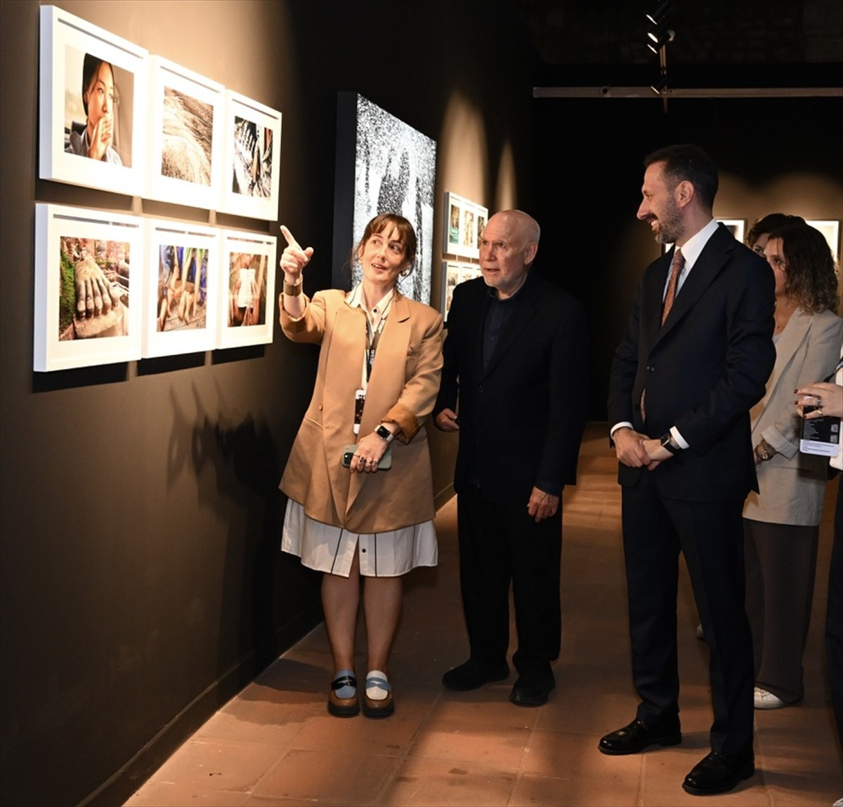 Dünyaca ünlü fotoğrafçı Steve McCurry (sol 2), dünya prömiyerini ilk kez İstanbul'da...