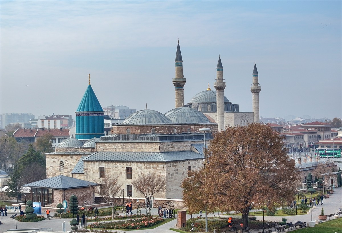 Dünyada öğretileriyle ilgi gören büyük mutasavvıf Mevlana Celaleddin-i Rumi'nin 17 Aralık 1273'te...