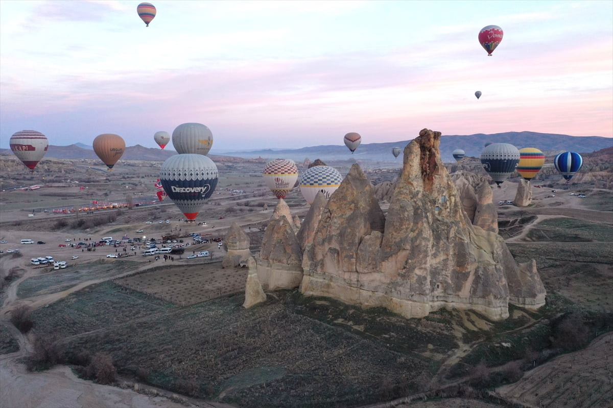 Dünyada sıcak hava balonculuğunun uçuş gün sayısı ve yolcu bakımından merkezi kabul edilen...