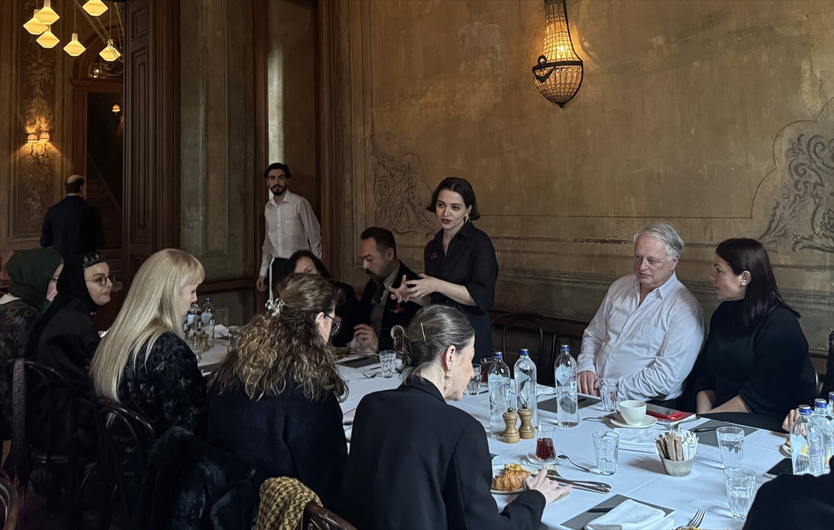 Dünyanın farklı ülkelerinden tasarımcılar, sanatçılar, mimarlar ve teknoloji alanında çalışan...