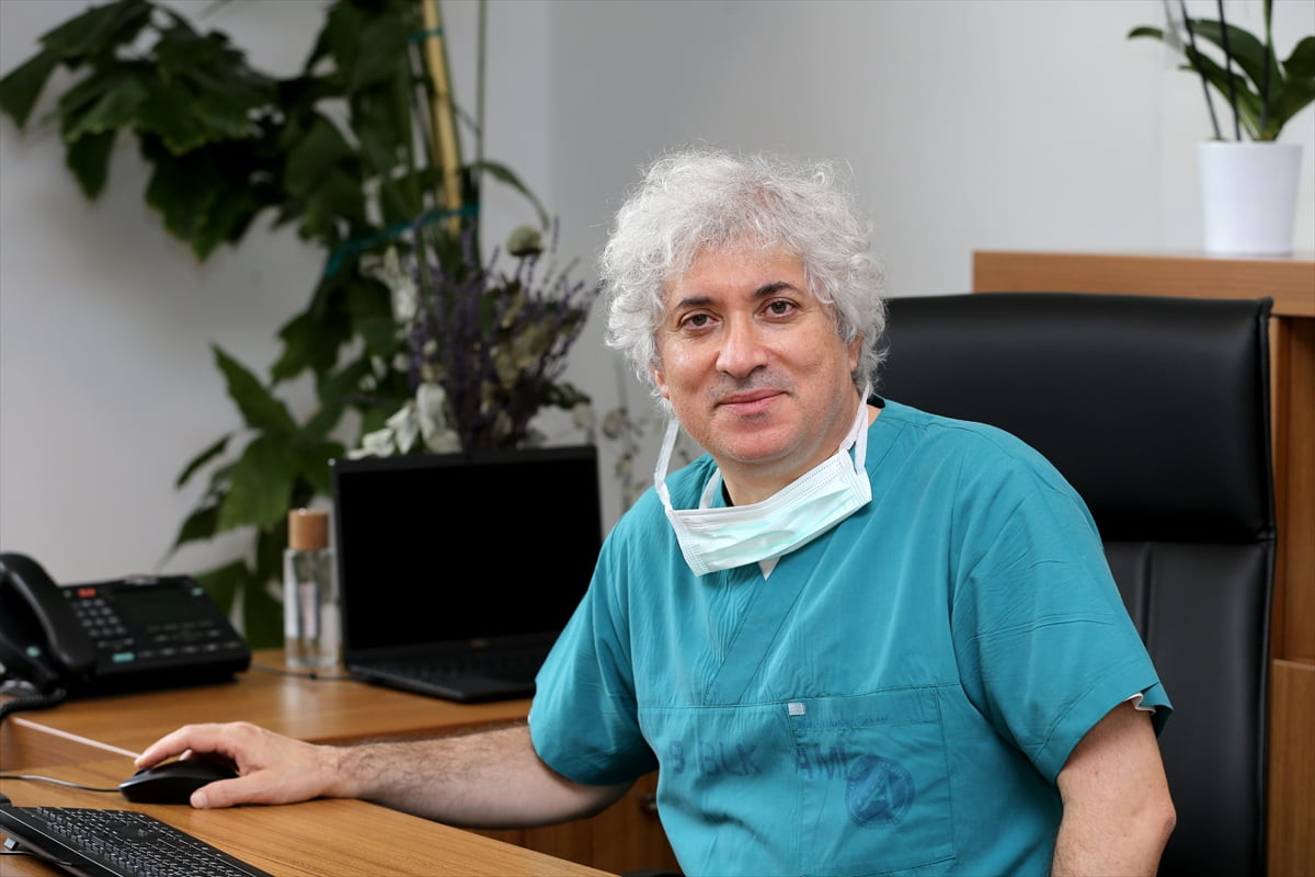 Dünyanın ilk kadavradan rahim naklini, Türkiye'de ise ilk yüz ve çift kol nakillerini...