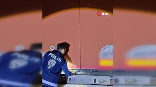 Durdurulan iki tırda 27 kaçak göçmen yakalandı
