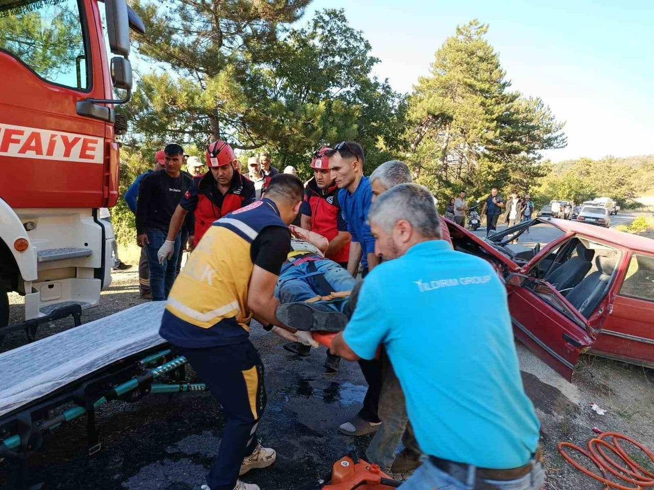 DURSUNBEY'DE ÇİFT TARAFLI TRAFİK KAZASI; 3 YARALI
