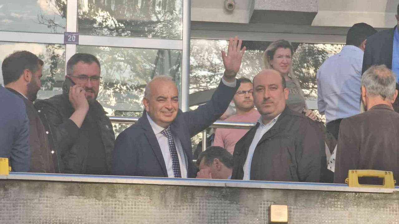 DURUŞMA SONRASI ÇETİN BOZKURT GAZETECİLERE AÇIKLAMALARDA BULUNDU