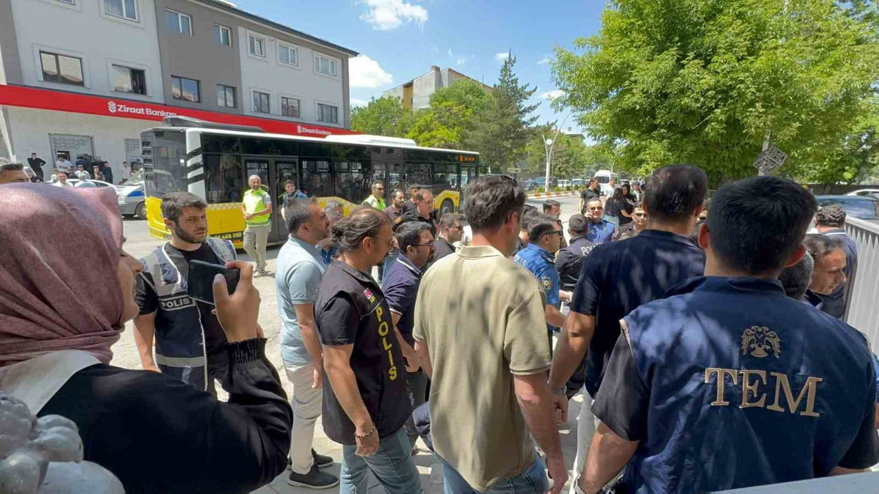 DURUŞMA SONRASI YUSUF AYDEMİR’İN AKRABALARI ARASINDA YAŞANAN ARBEDEYE POLİS MÜDAHALE ETTİ. POLİS...