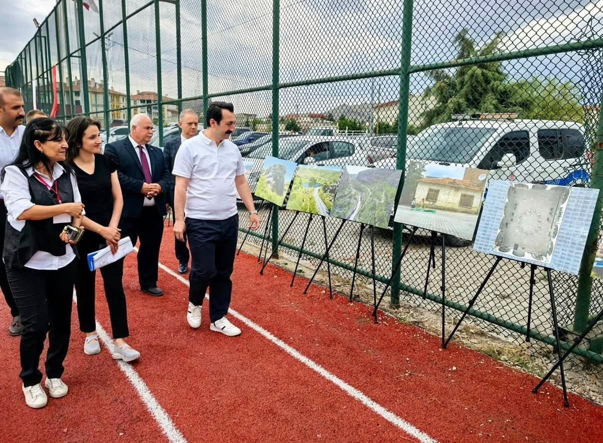 DÜŞLER ATÖLYESİ’NDEN HEKİMHAN’A ANLAMLI FOTOĞRAF SERGİSİ