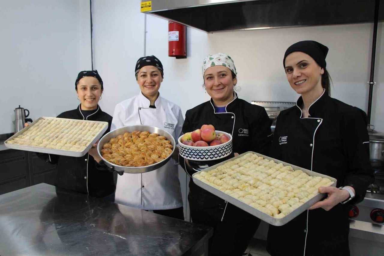 DUYGU ESER, GÖNÜL GÖL, CANAN AYLAK VE TUĞÇE KALKAN
