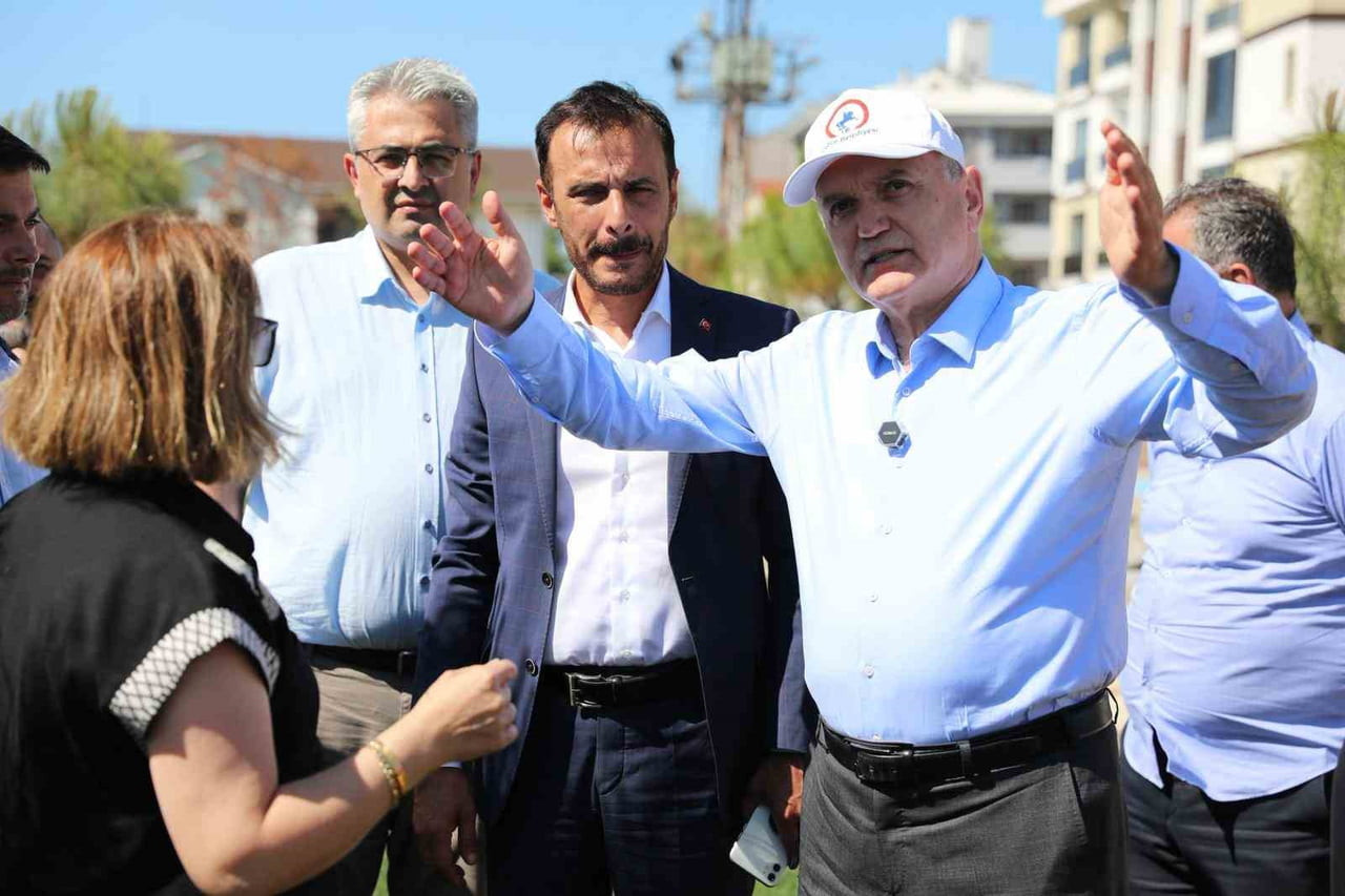 DÜZCE BELEDİYE BAŞKANI DR. FARUK ÖZLÜ, 52 DÖNÜMLÜK MİLLET BAHÇESİ-2 PROJESİNDE DEVAM EDEN...