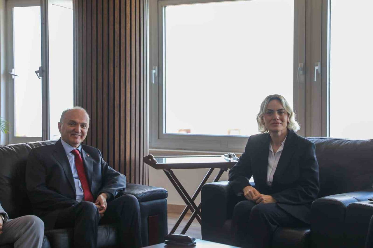 DÜZCE BELEDİYE BAŞKANI DR. FARUK ÖZLÜ, AKÇAKOCA BELEDİYE BAŞKANVEKİLLİĞİ GÖREVİNE SEÇİLEN ALEV...