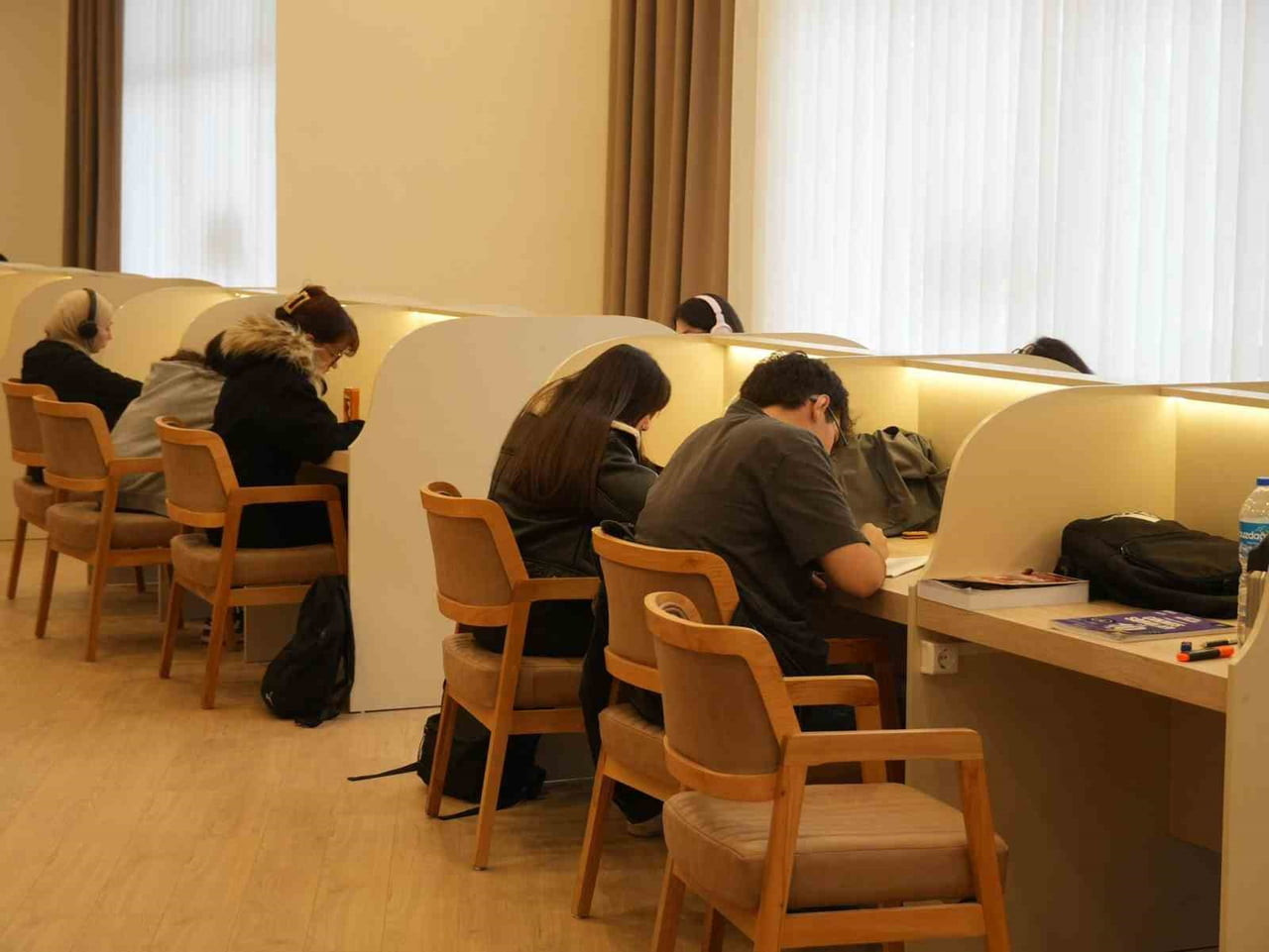 DÜZCE BELEDİYE BAŞKANI DR. FARUK ÖZLÜ TARAFINDAN ŞEHRE KAZANDIRILAN KÜTÜPHANELER AÇILDIĞI İLK...
