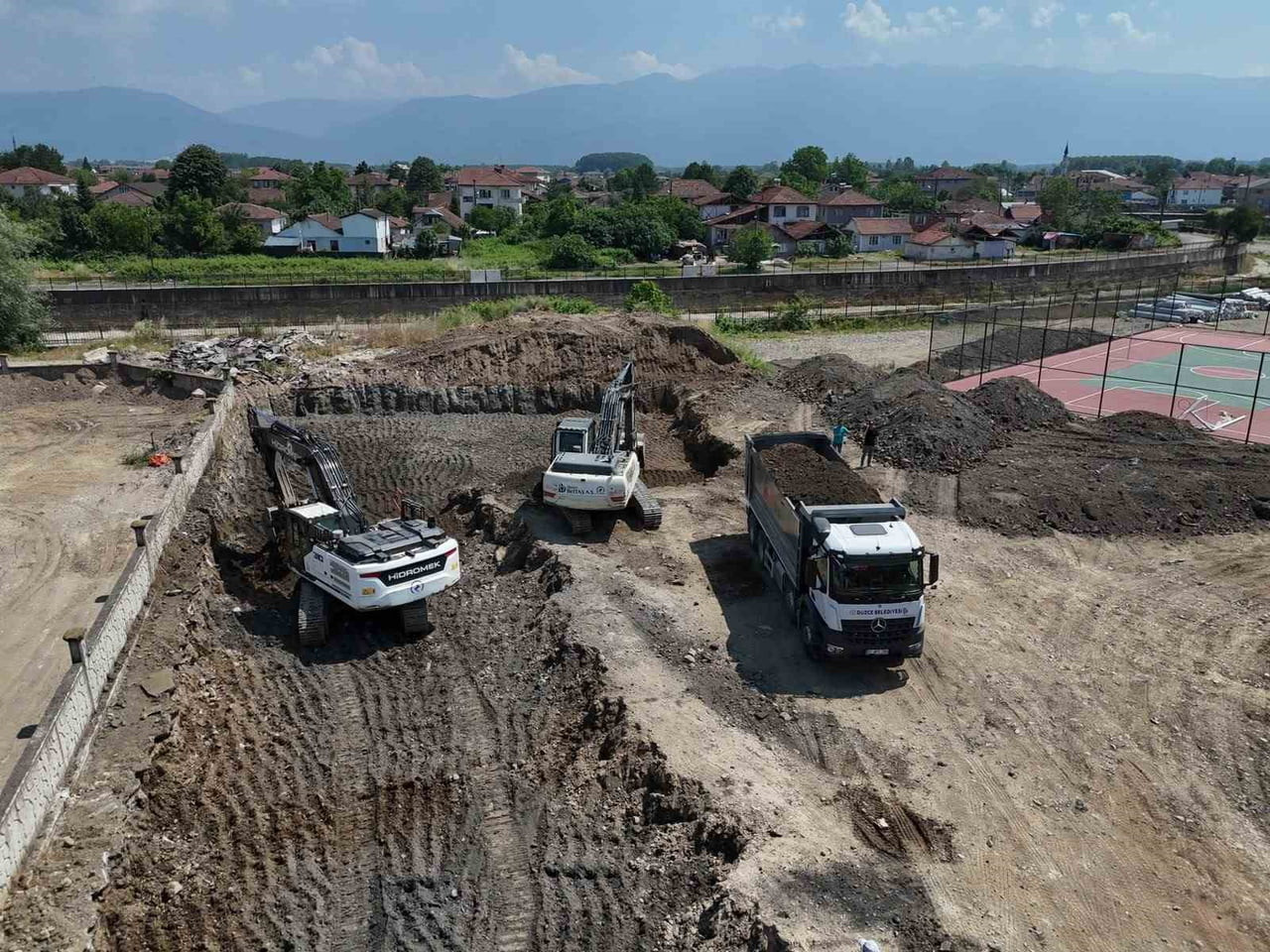 DÜZCE BELEDİYE BAŞKANI DR. FARUK ÖZLÜ’NÜN 100 PROJESİ ARASINDA YER ALAN VE ÇALIŞMALARIN DEVAM...