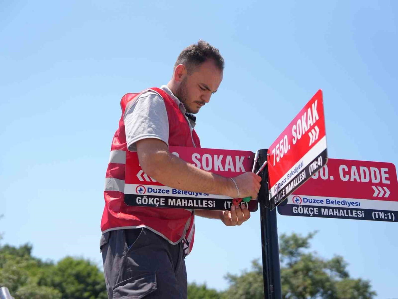 DÜZCE BELEDİYE BAŞKANI DR. FARUK ÖZLÜ’NÜN MAHALLE ZİYARETLERİ KAPSAMINDA VATANDAŞLARDAN GELEN...