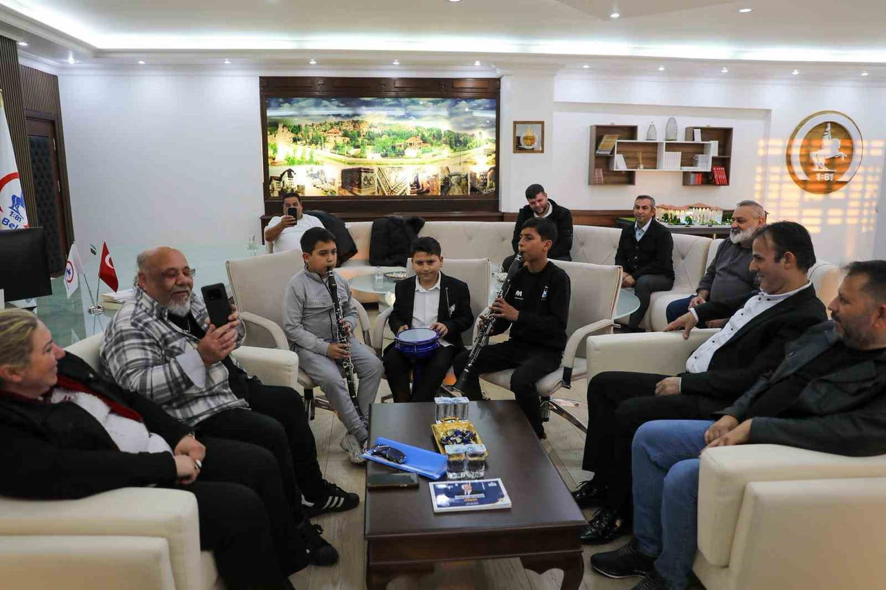 DÜZCE BELEDİYE BAŞKANI FARUK ÖZLÜ, 8 NİSAN DÜNYA ROMANLAR GÜNÜ KAPSAMINDA GERÇEKLEŞTİRİLECEK...