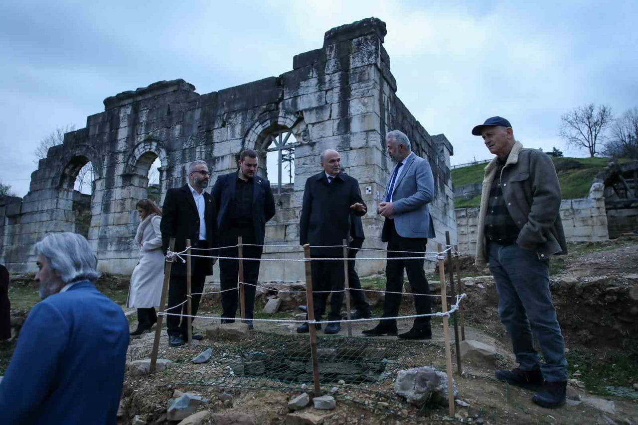 DÜZCE BELEDİYE BAŞKANI FARUK ÖZLÜ, KENTTEKİ TÜM SİYASİ PARTİ İL BAŞKANLARINI BİR ARAYA GETİREREK...