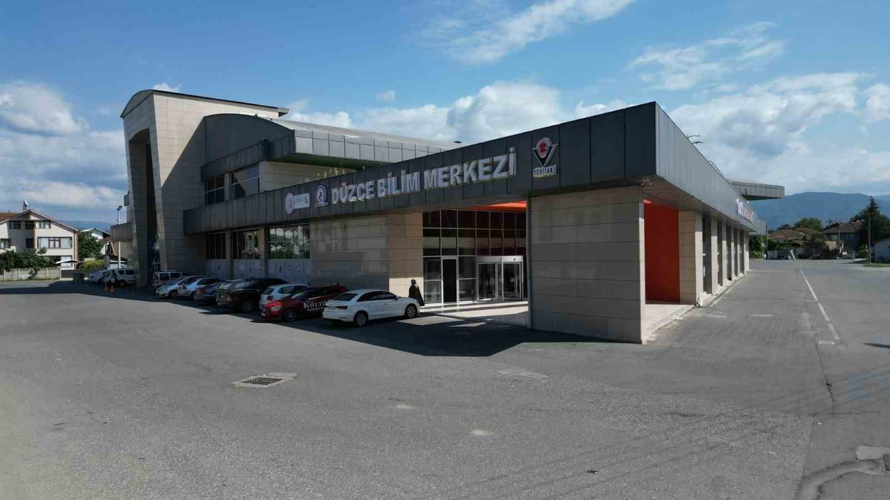 DÜZCE BELEDİYESİ ÇOCUK ÜNİVERSİTESİ, İLKOKUL ÖĞRENCİLERİ İÇİN BAŞARI DESTEK ATÖLYESİ AÇMAYA...