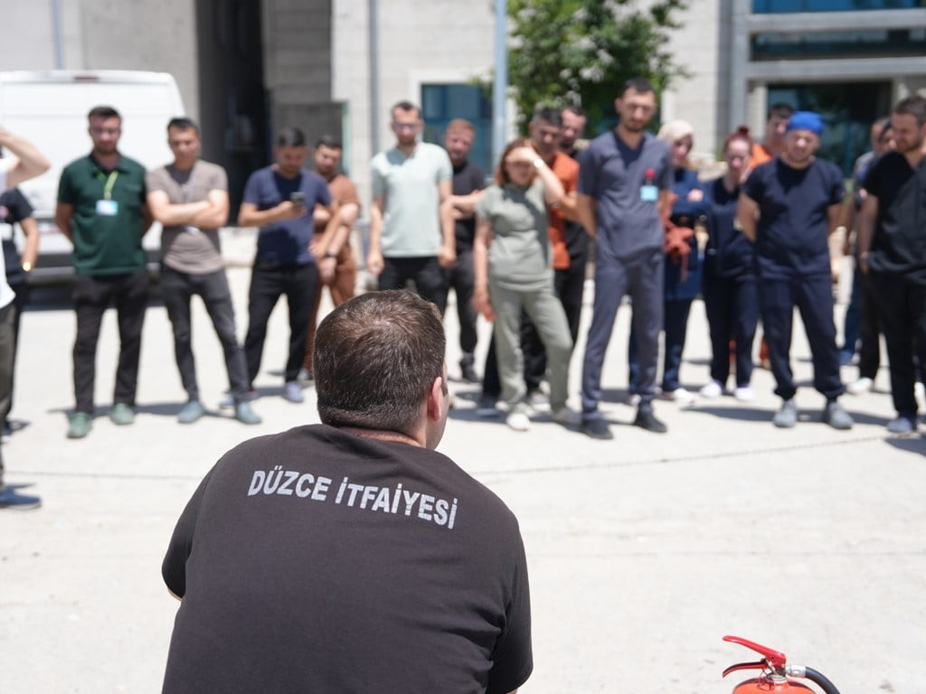DÜZCE BELEDİYESİ İTFAİYE MÜDÜRLÜĞÜ, DÜZCE ÜNİVERSİTESİ TIP FAKÜLTESİ HASTANESİ SAĞLIK UYGULAMA...
