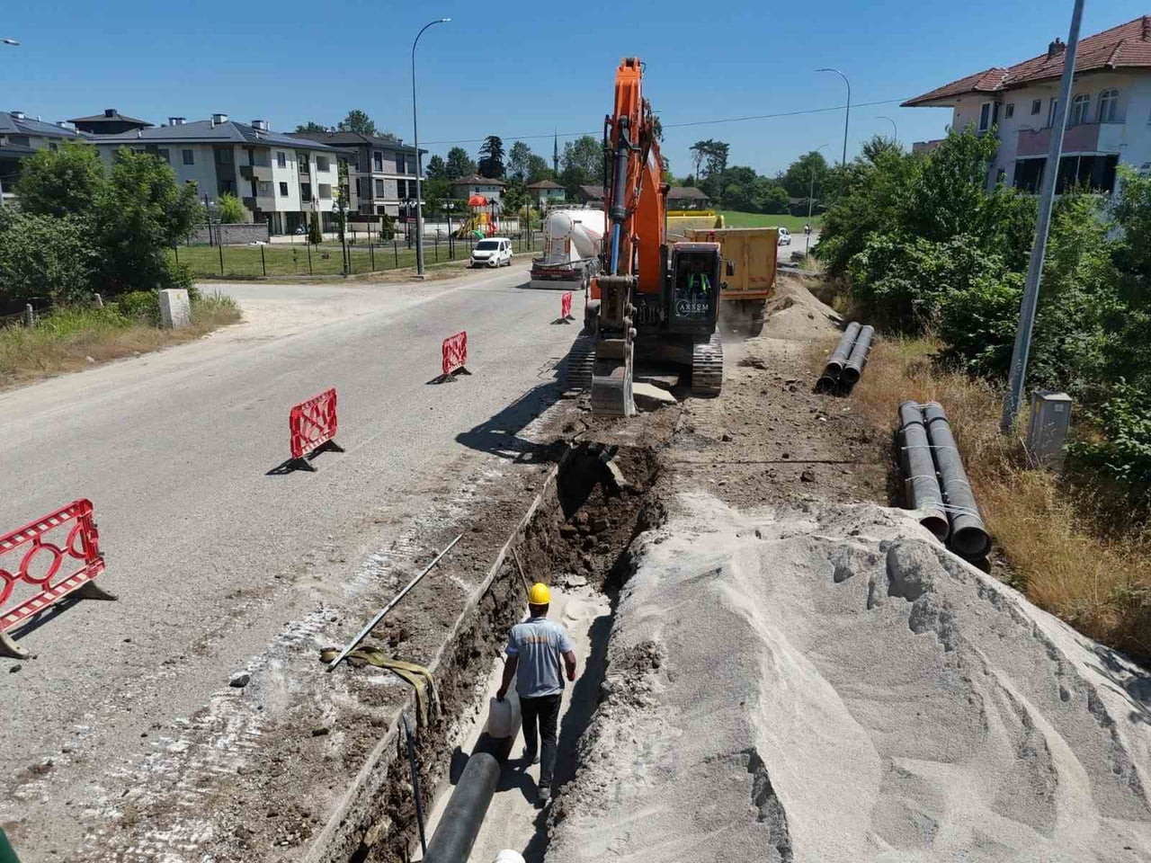 DÜZCE BELEDİYESİ, ŞEHRİN GÜVENLİ VE KESİNTİSİZ İÇME SUYUNA KAVUŞMASI AMACIYLA YÜRÜTTÜĞÜ ALTYAPI...