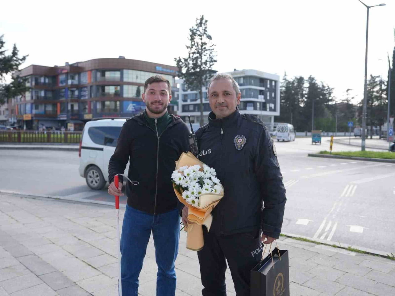 DÜZCE BELEDİYESİ TARAFINDAN 10 NİSAN POLİS GÜNÜ NEDENİYLE, DÜZCE İL EMNİYET MÜDÜRLÜĞÜ’NDE GÖREVLİ...