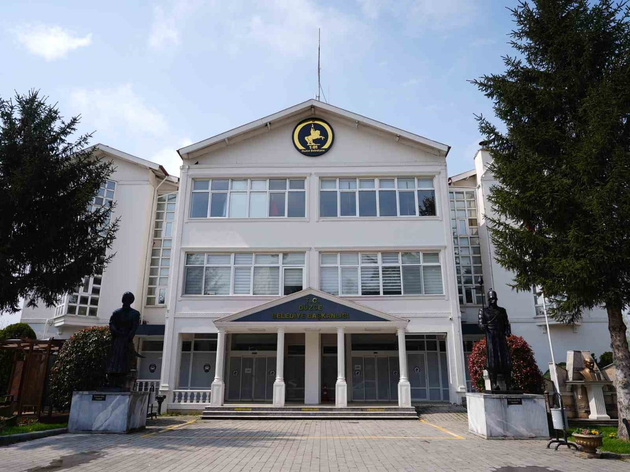 DÜZCE BELEDİYESİ TARAFINDAN YAPILAN AÇIKLAMADA SON GÜNLERDE BELEDİYE BAŞKAN YARDIMCILARININ ADINI...