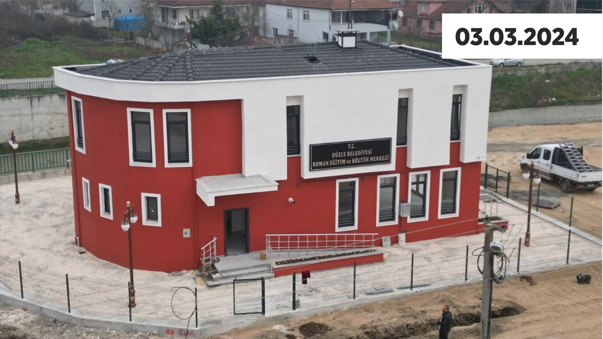 Düzce Belediyesi, yapımı tamamlanarak hizmete açılan "Roman Koordinasyon Ofisi ve Aile Danışma...