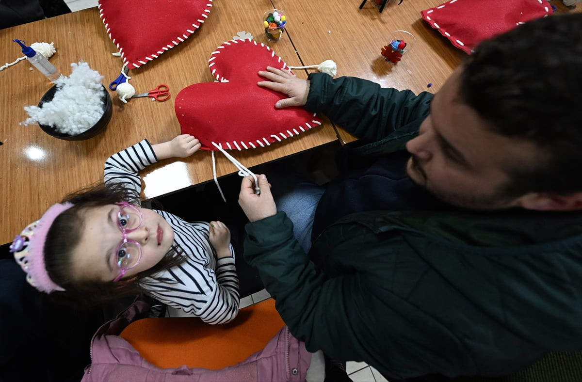 Düzce Belediyesince 14 Şubat Sevgililer Günü dolayısıyla hazırlanan "İlk Aşkımız Babalarımız"...
