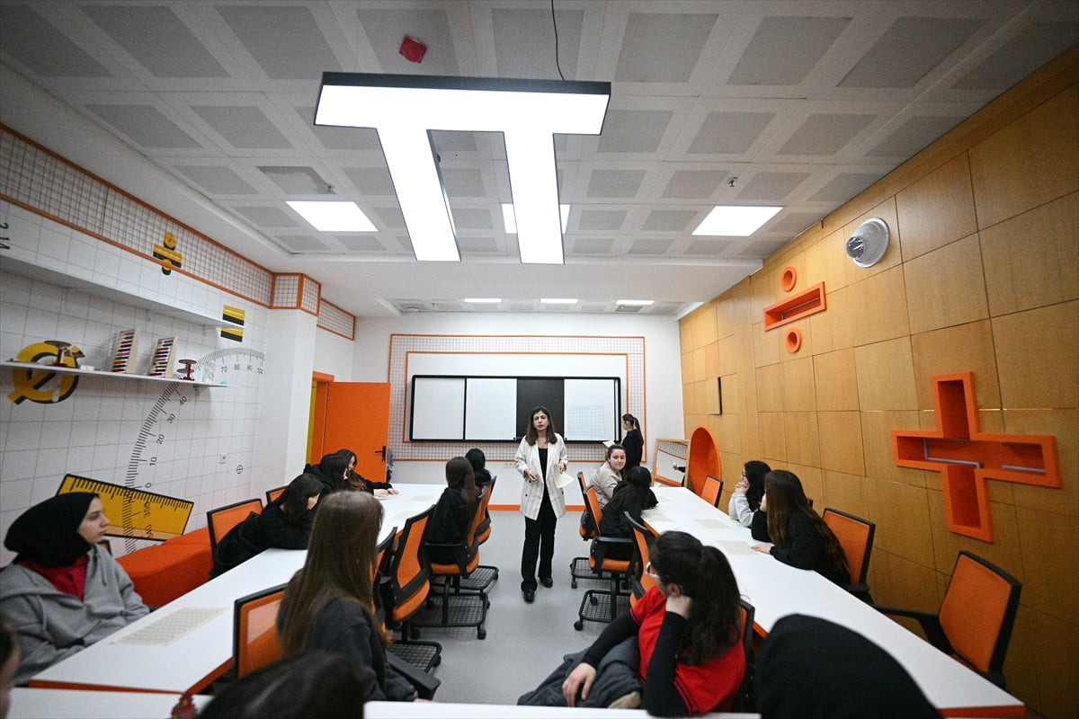 Düzce Bilim Merkezi, faaliyetlerine başladığı 2024 yılından bu yana ağırladığı 32 bini aşkın...