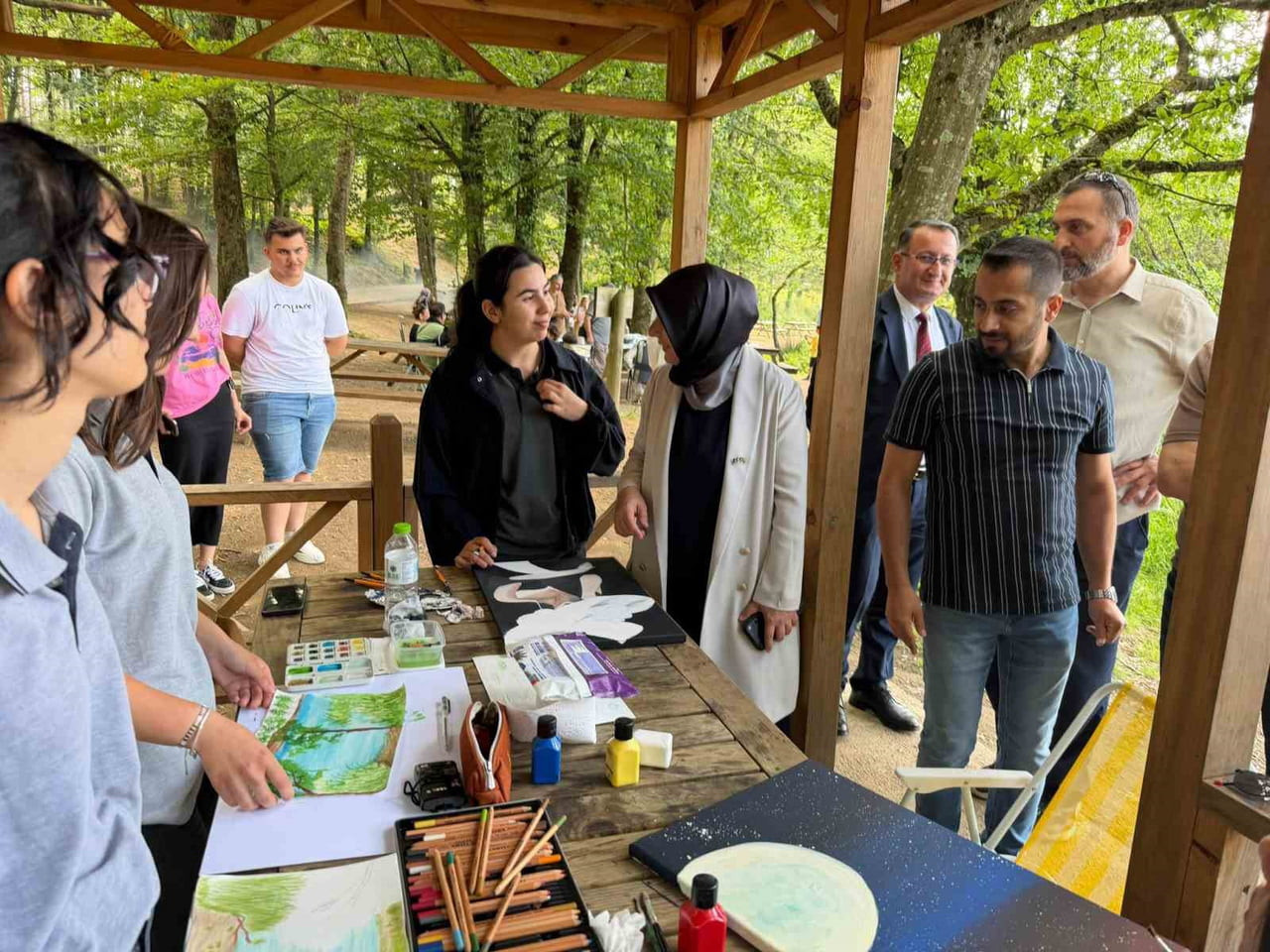 DÜZCE CUMHURİYET ANADOLU LİSESİ TARAFINDAN KORUGÖL TABİAT PARKI’NDA DÜZENLENEN “DOĞADA SANAT...