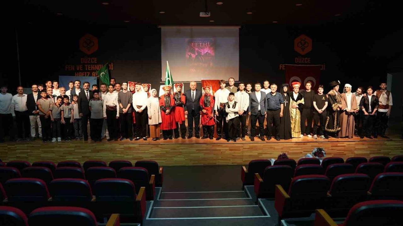 DÜZCE FEN VE TEKNOLOJİ HAFIZ ANADOLU İMAM HATİP LİSESİ TARAFINDAN HAZIRLANAN İSTANBUL’UN FETHİ...