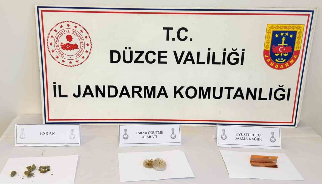 DÜZCE İL JANDARMA KOMUTANLIĞI EKİPLERİ HUZUR VE GÜVEN UYGULAMASI KAPSAMINDA 8 KİŞİYİ UYUŞTURUCU...