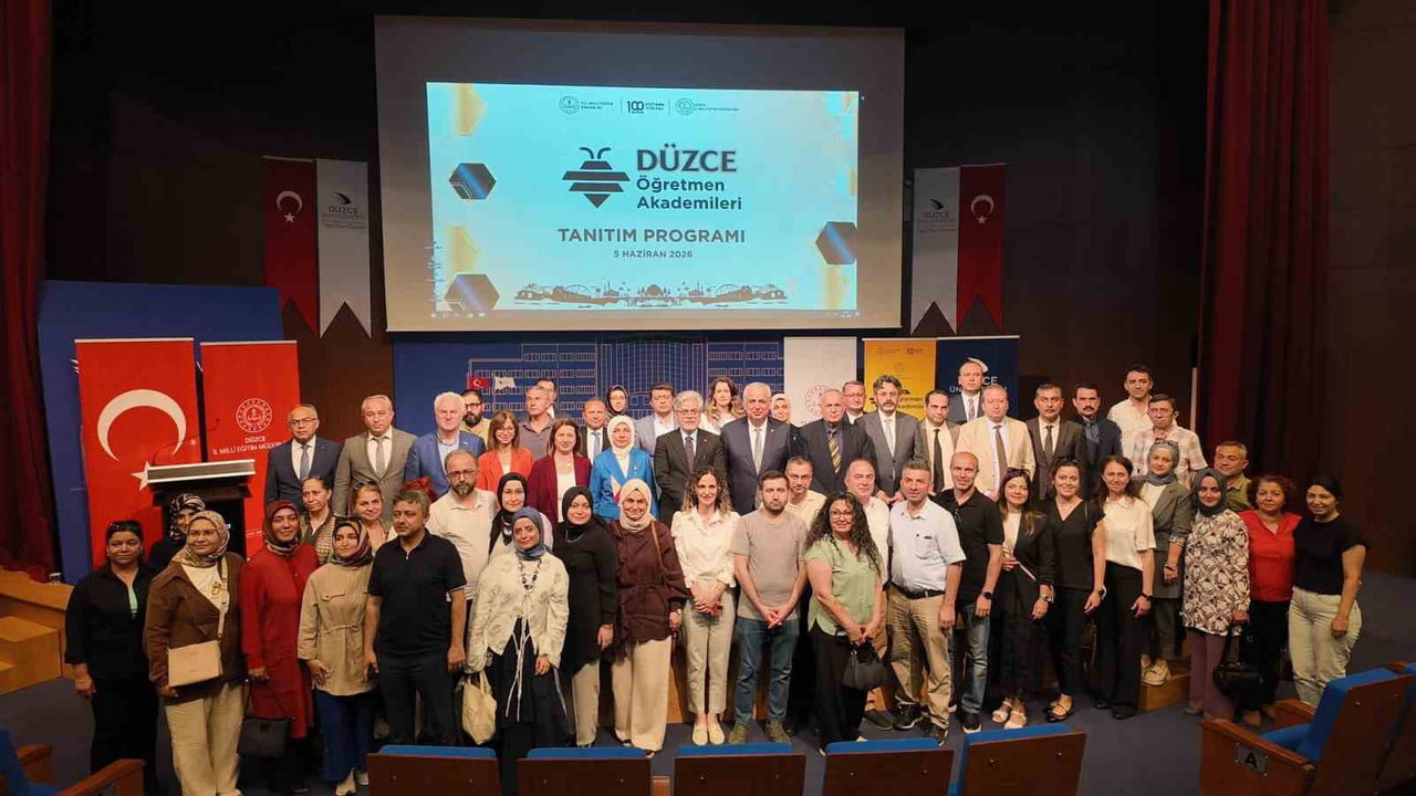 DÜZCE İL MİLLİ EĞİTİM MÜDÜRLÜĞÜ TARAFINDAN HAYATA GEÇİRİLEN DÜZCE ÖĞRETMEN AKADEMİLERİ’NİN AÇILIŞ...