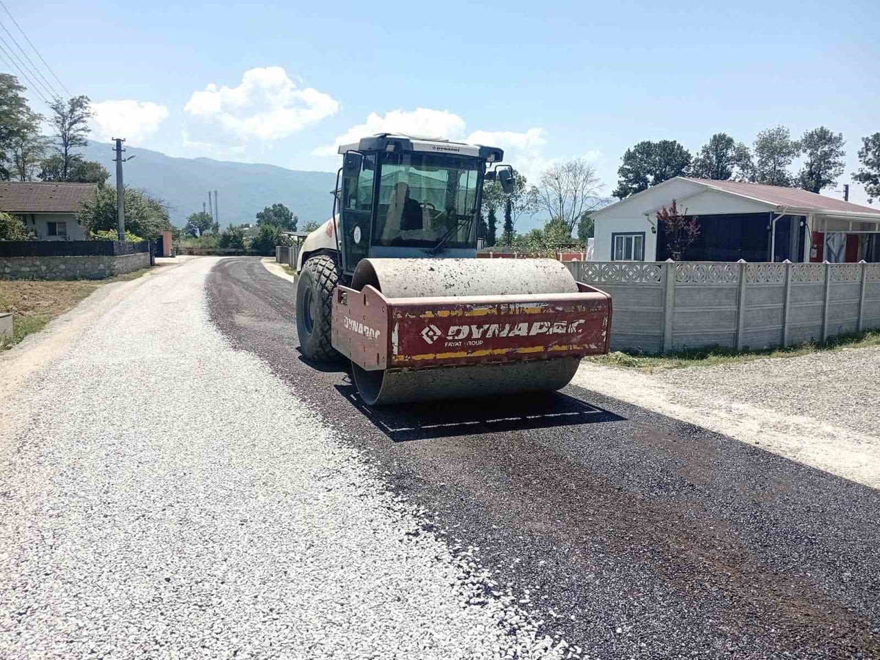 DÜZCE İL ÖZEL İDARESİ TARAFINDAN MERKEZ İLÇEYE BAĞLI KÜÇÜKAHMETLER KÖYÜ’NDE YÜRÜTÜLEN SATHİ...