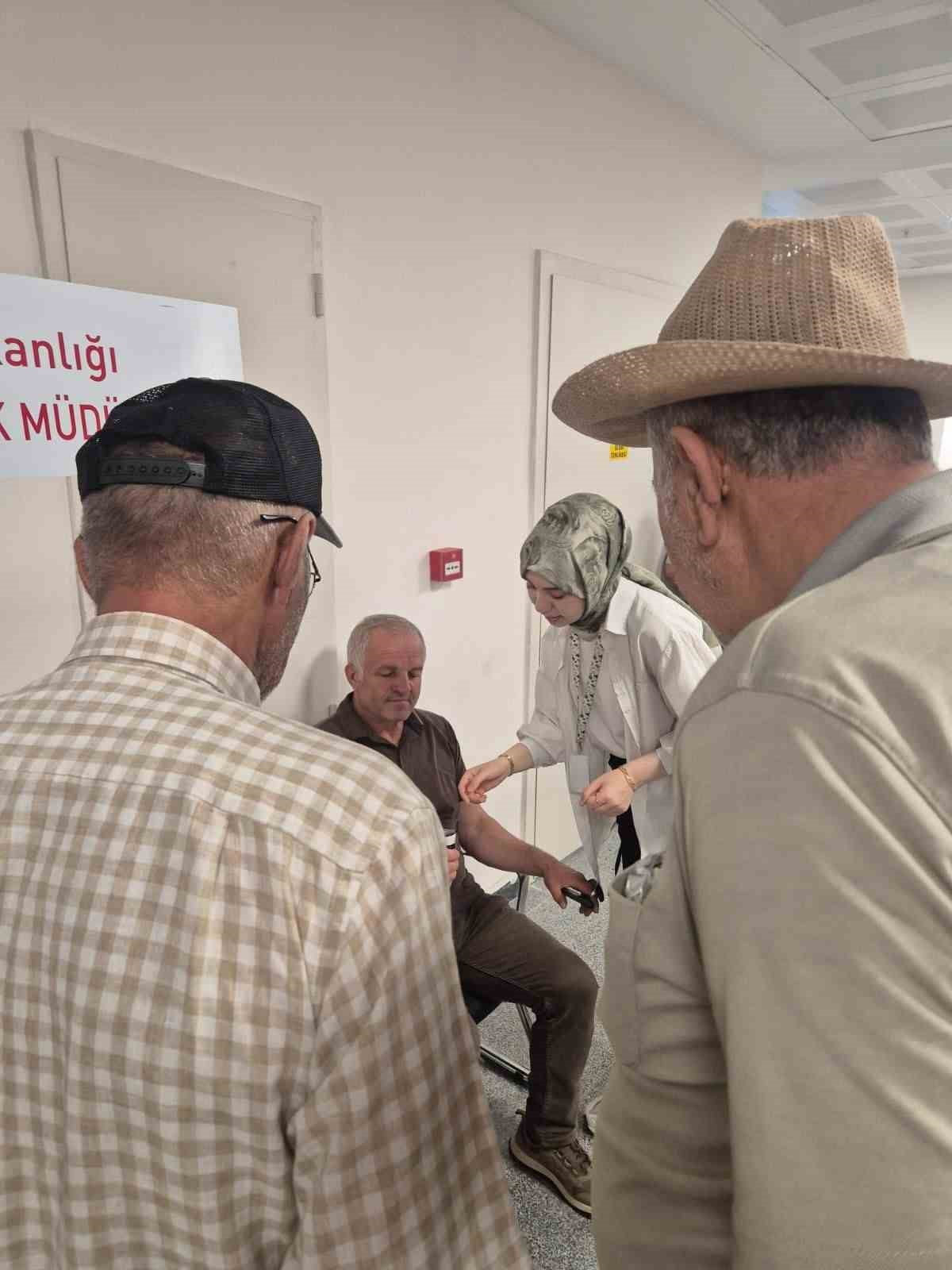 DÜZCE İL SAĞLIK MÜDÜRLÜĞÜ TARAFINDAN YÜRÜTÜLEN "HAREKET YAŞINI ÖĞREN, SAĞLIKLI YAŞA" FARKINDALIK...