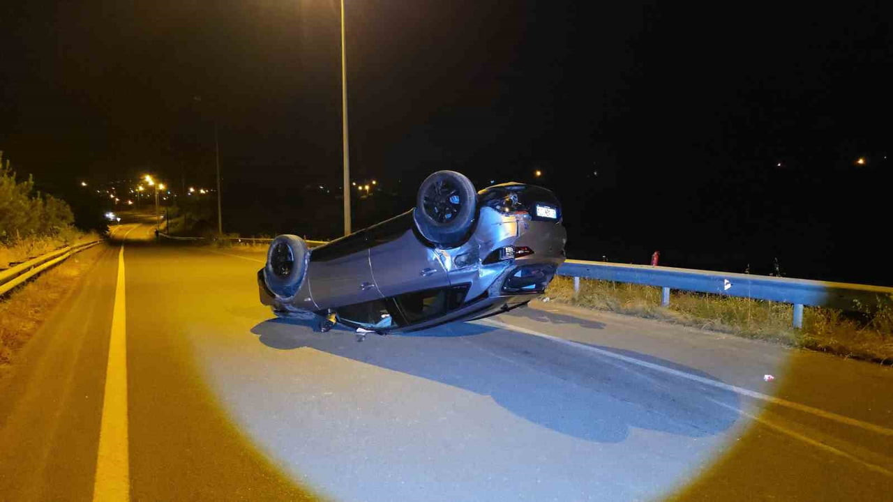 DÜZCE KUZEY ÇEVRE YOLU MUNCURLU KÖYÜ KÖPRÜSÜ ÜZERİNDE MEYDANA GELEN KAZADA, BİR ARAÇ ÖNCE KAMYONA...