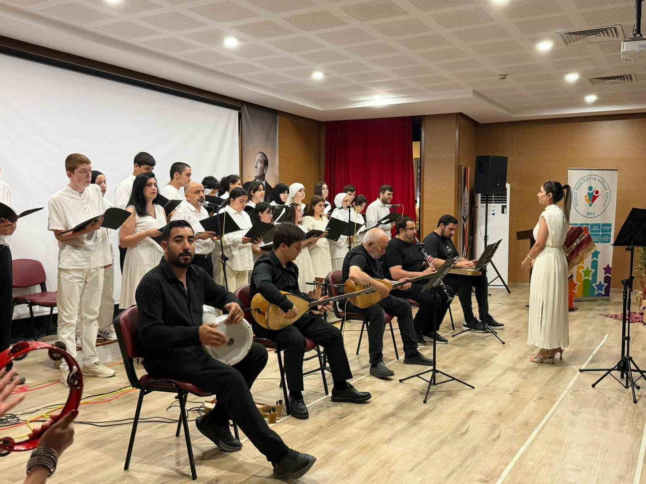 DÜZCE ÖZEL EĞİTİM MESLEK OKULU’NUN YIL SONU ETKİNLİKLERİ KAPSAMINDA DÜZENLENEN ‘ÖZEL RENKLER RESİM...