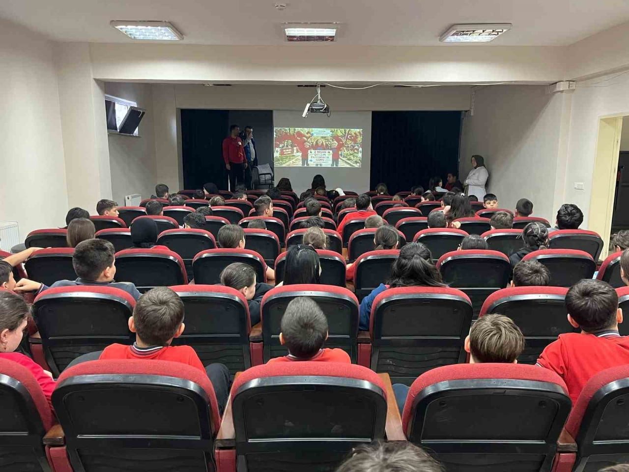 DÜZCE ÜNİVERSİTESİ EĞİTİM FAKÜLTESİ ÖZEL EĞİTİM ÖĞRETMENLİĞİ BÖLÜMÜ TARAFINDAN 2 NİSAN OTİZM...