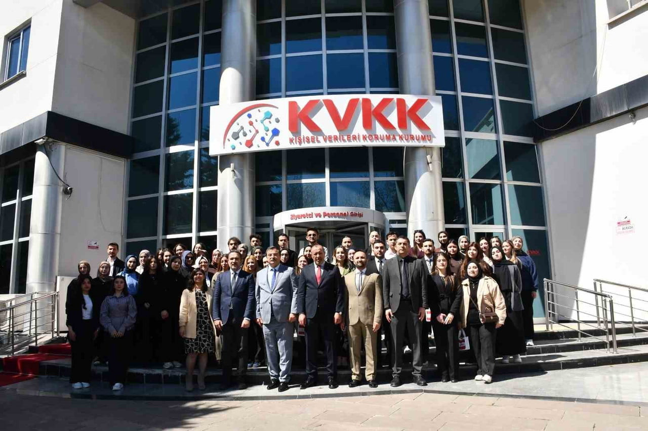 DÜZCE ÜNİVERSİTESİ ÖĞRENCİLERİ KİŞİSEL VERİ HUKUKU, VERİ İŞLEME SÜREÇLERİ VE KİŞİSEL VERİLERİ...