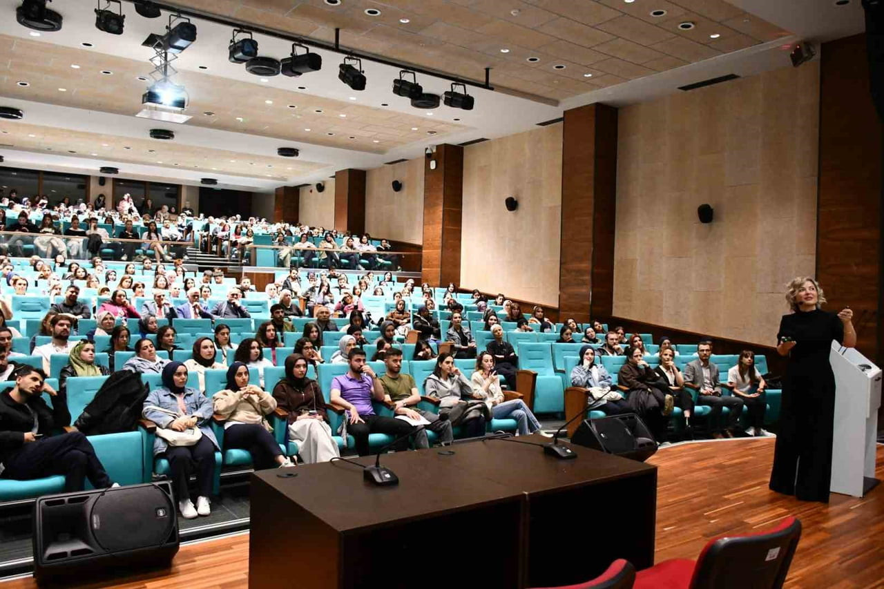 DÜZCE ÜNİVERSİTESİ SAĞLIK BİLİMLERİ FAKÜLTESİ’NDEN EMEKLİ OLAN ÖĞRETİM ELEMANI DR. DİLEK...